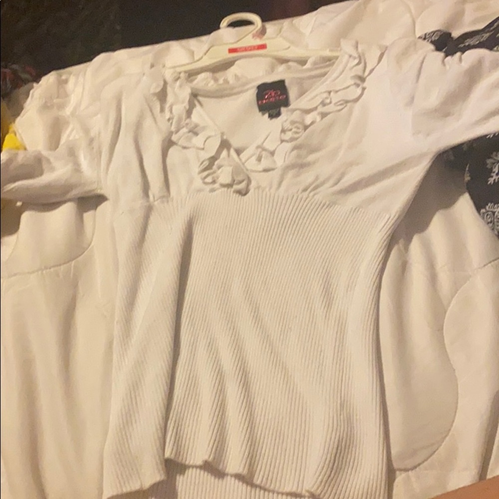 A white short sleeve shirt